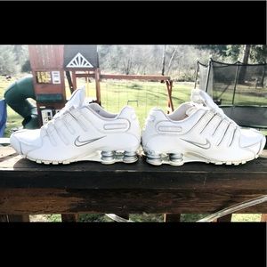 Womens white and grey Nike shox size 9.